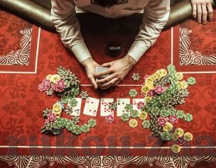 棋牌炸金花识别机器人-棋牌炸金花中的智能识别机器人，挑战与机遇